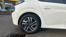 Peugeot 208 1.2 PureTech 100 Allure Premium 5dr Petrol Hatchback